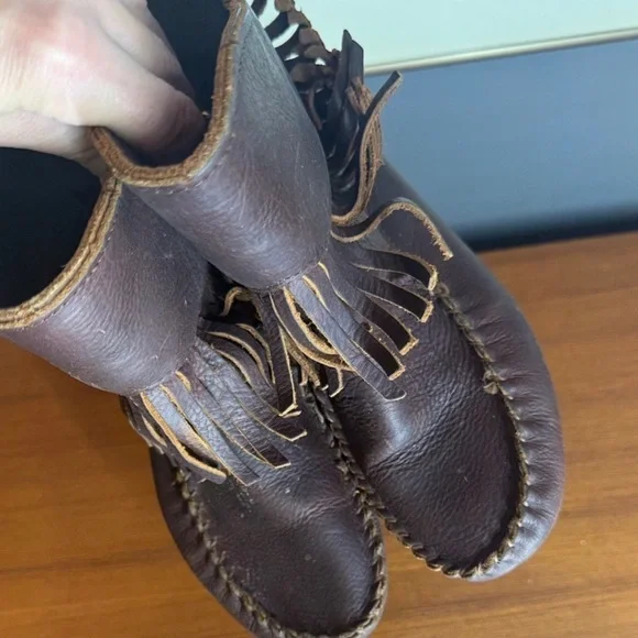 Manitobah Mukluks Okotoks boots in a brown or cocoa grain leather finish new !! - Picture 6 of 9